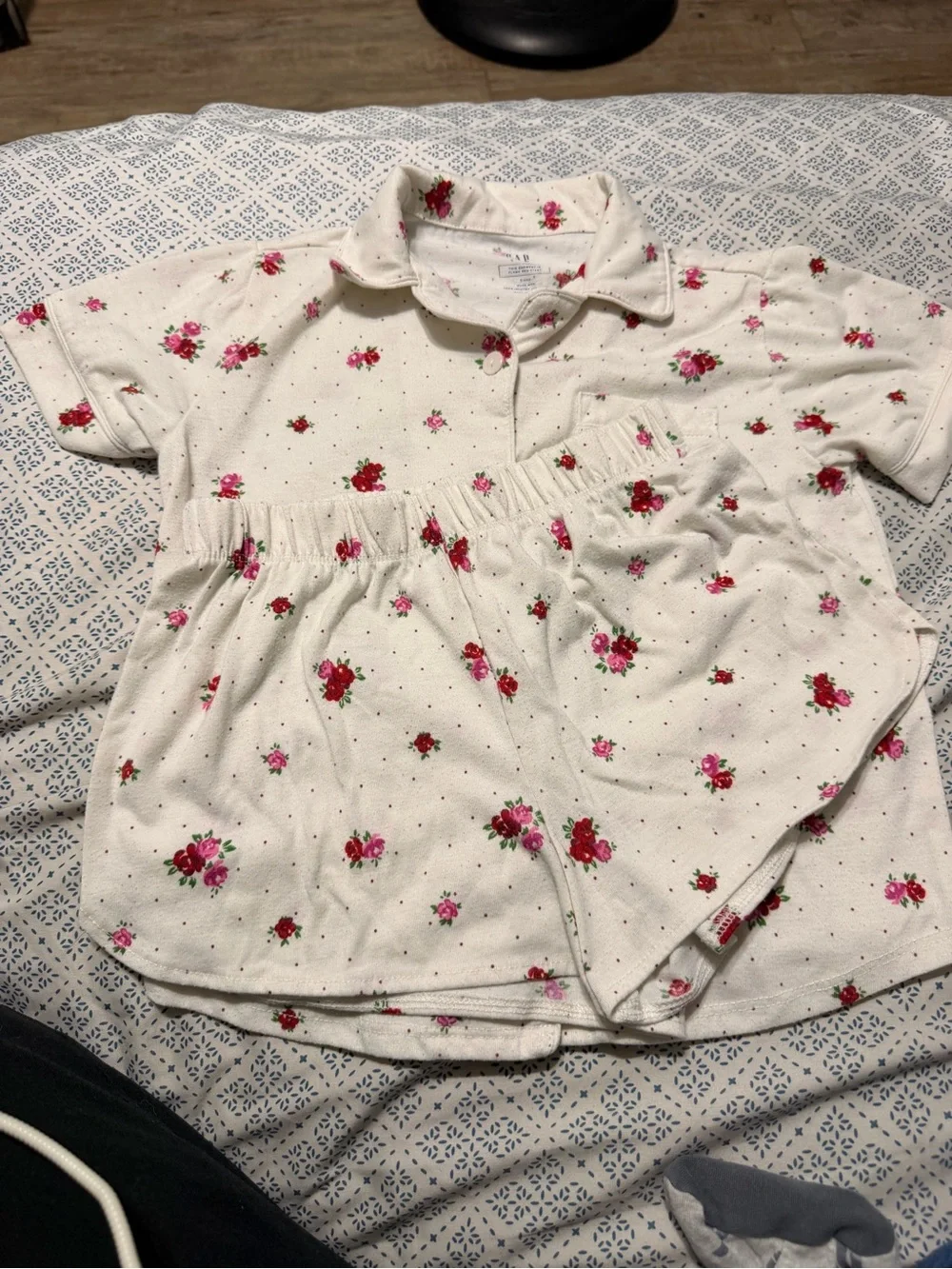 GAP White Floral Button-Down Shirt and Shorts Set